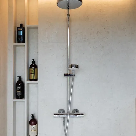 New Luxury By The River Willa