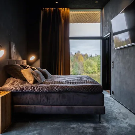 New Luxury By The River 别墅