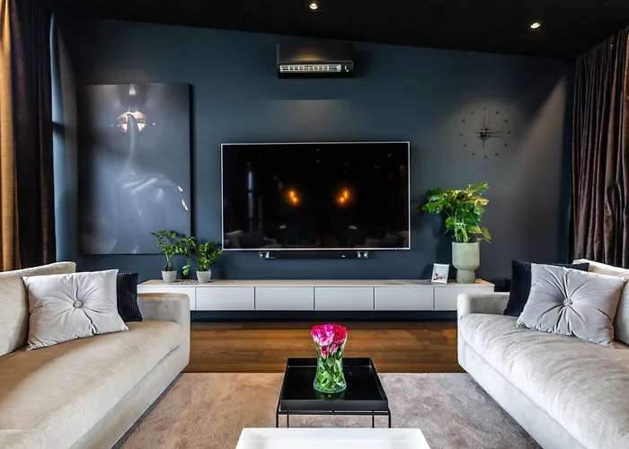 别墅 New Luxury By The River