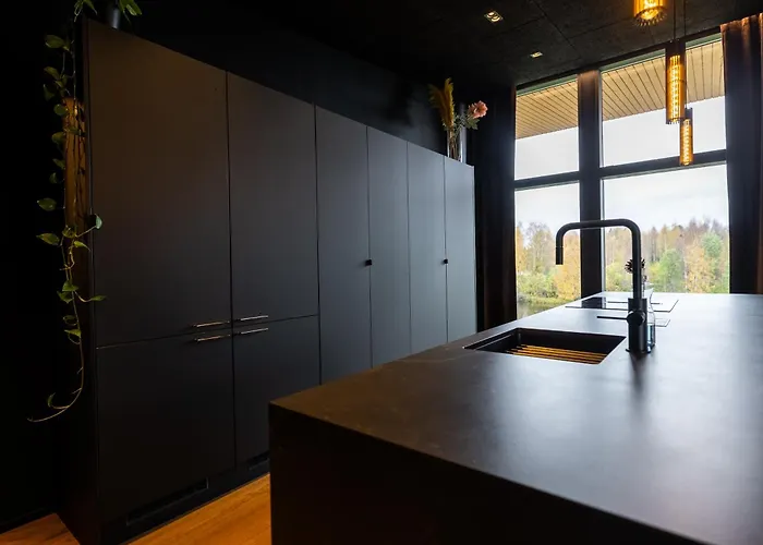 New Luxury By The River 罗瓦涅米