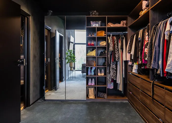 New Luxury By The River 罗瓦涅米