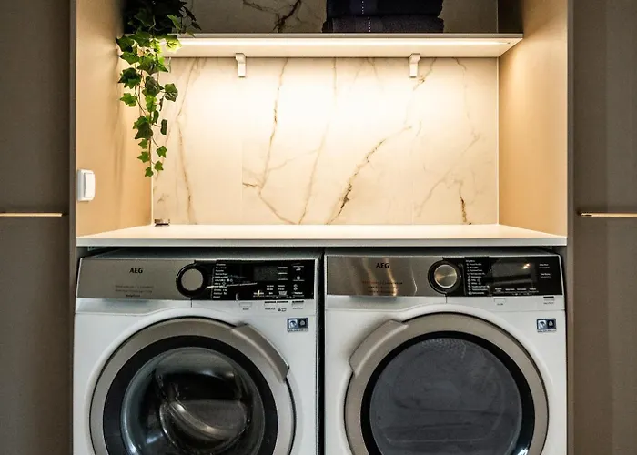 别墅 New Luxury By The River *