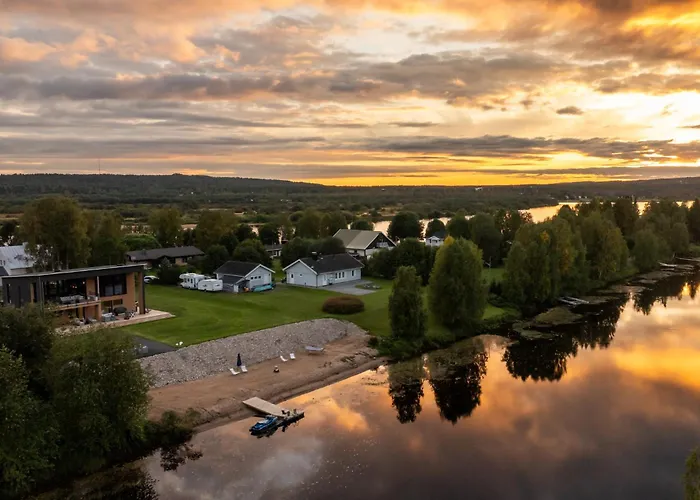 New Luxury By The River 别墅 *