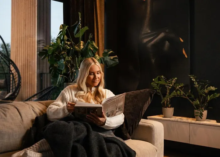 New Luxury By The River * 罗瓦涅米