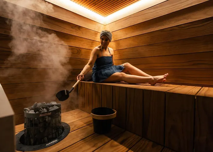 New Luxury By The River * 罗瓦涅米