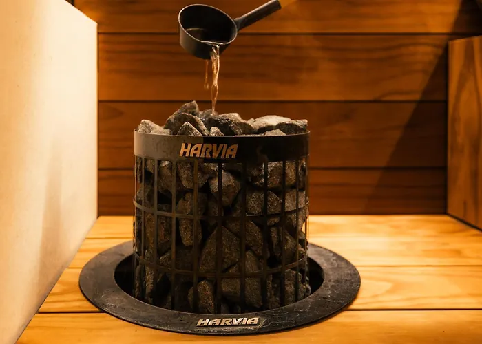 New Luxury By The River 罗瓦涅米